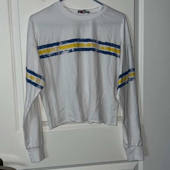 White slight crop long sleeve 💙💛 - Picture 1 of 3